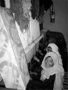 women weaving carpets