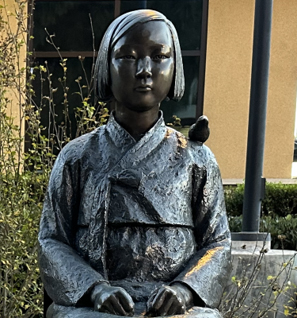 If Statues Could Talk: Teaching “Comfort Women” History through Statues Using Visual Thinking Strategy
