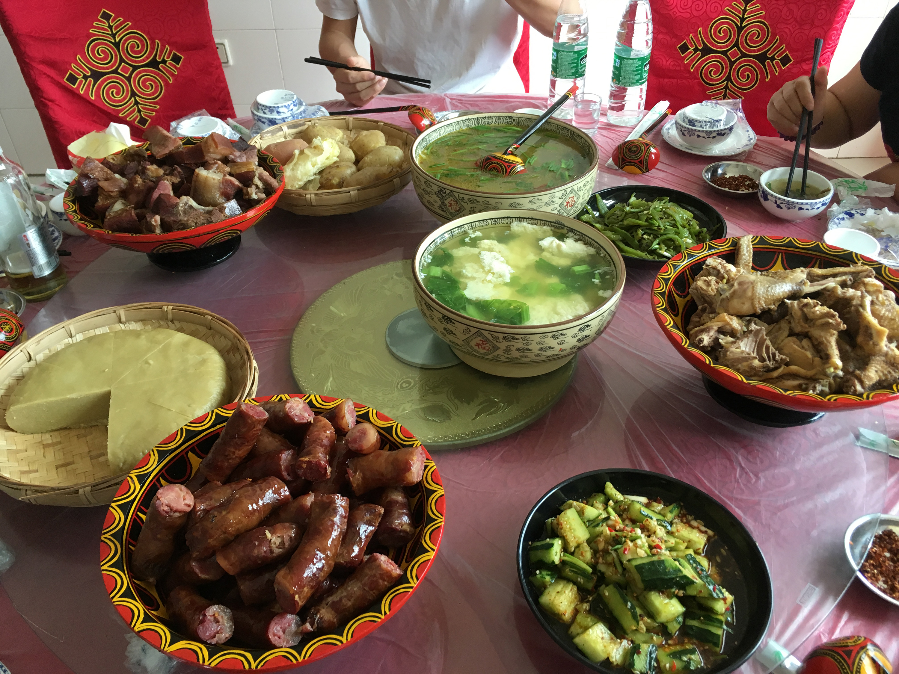  A Nuosu banquet in a Liangshan restaurant.